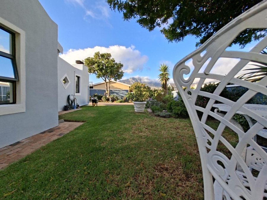 4 Bedroom Property for Sale in Pringle Bay Western Cape